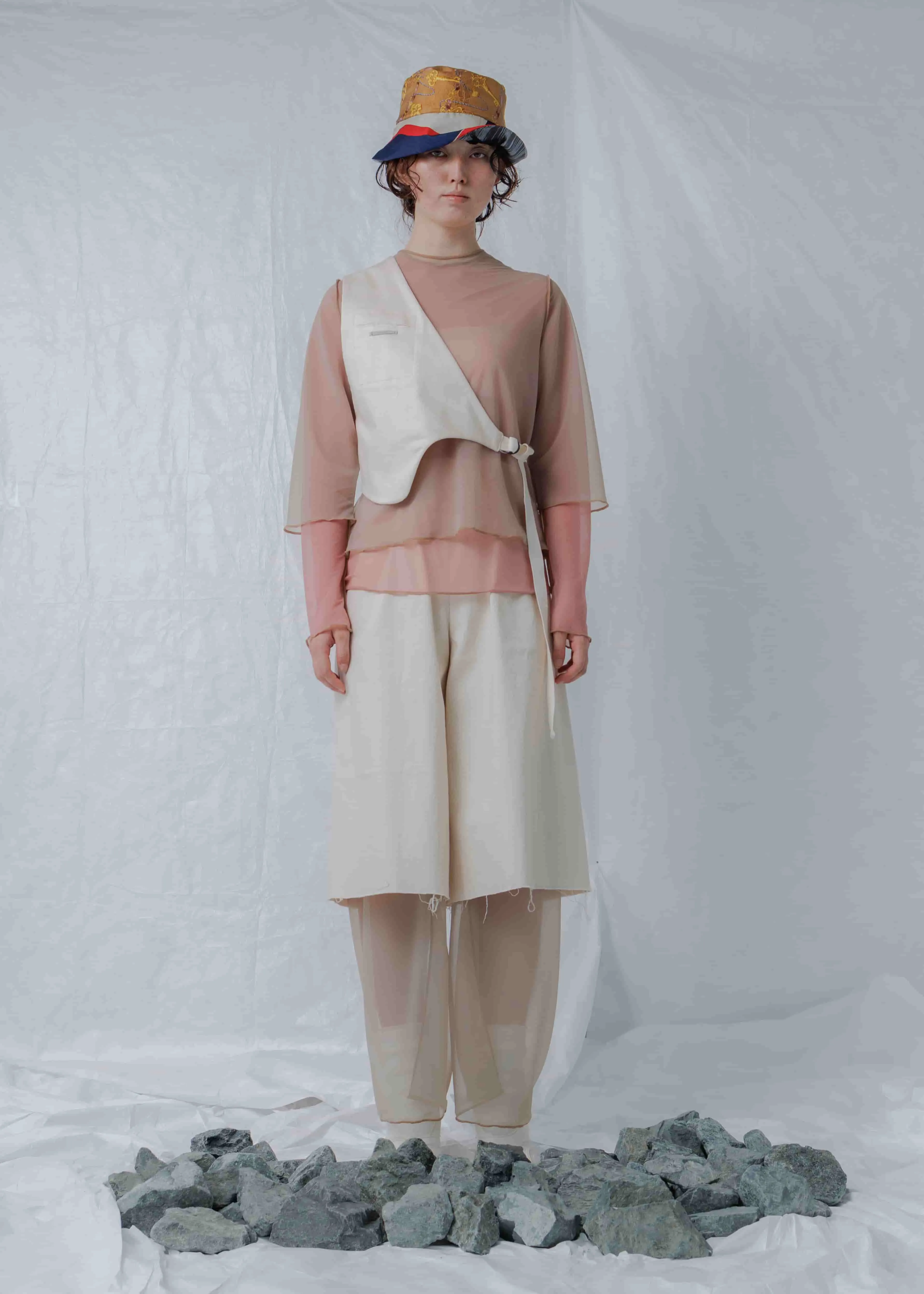 Crew Neck Pullover / Pink × Darkbeige
