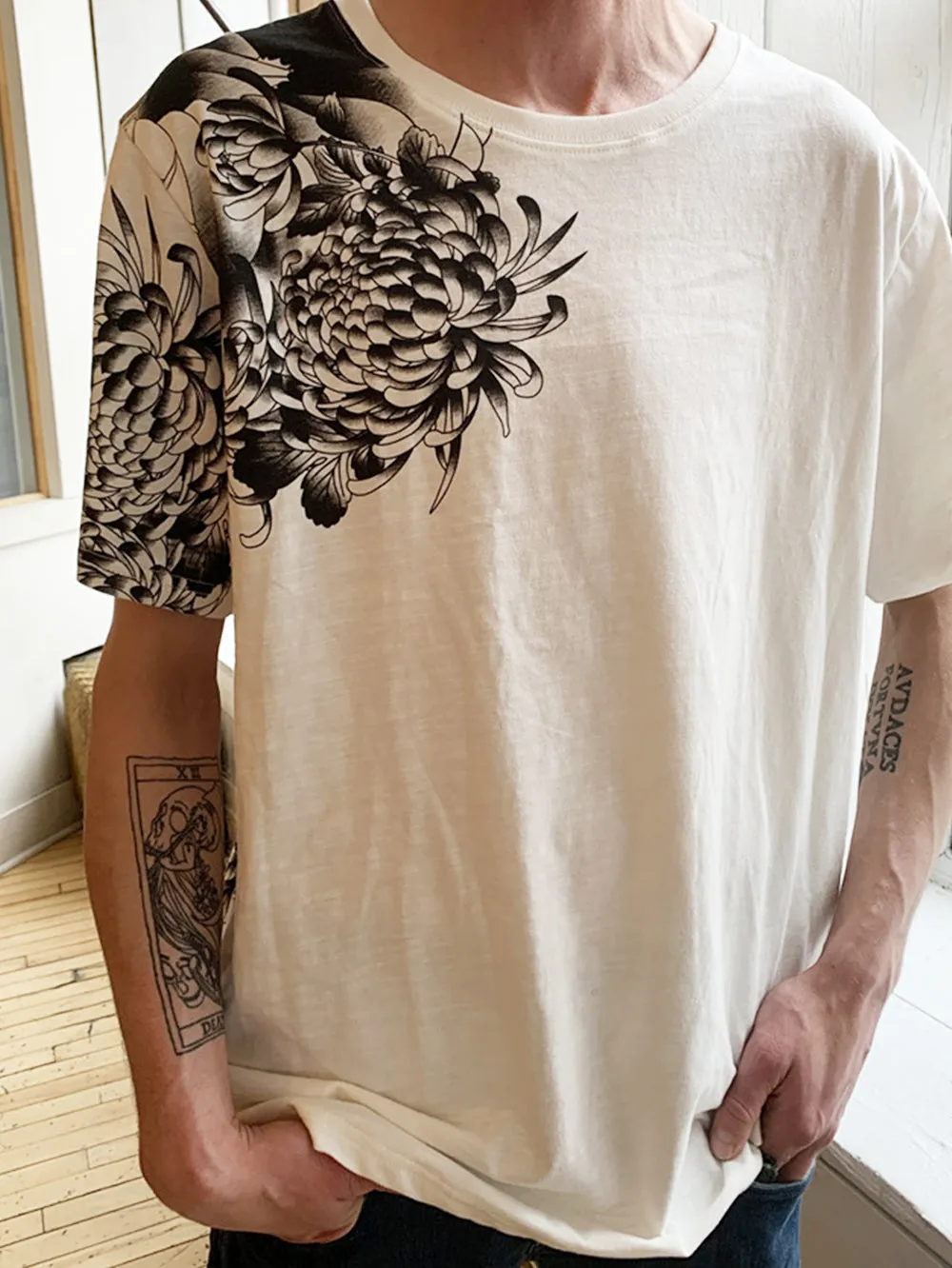 Koi Fish embroidery T-Shirt (White)